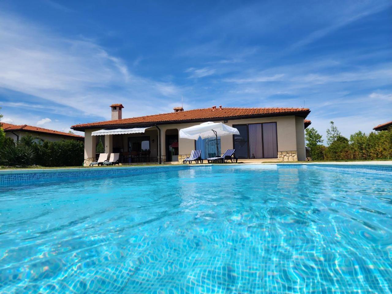 Private Villa 102 With Heated Pool In Blacksearama Balchik Eksteriør billede